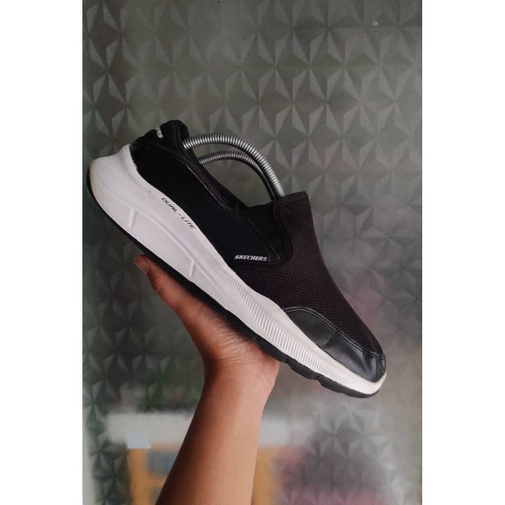 sepatu Skechers SZ 41 second bekas preloved