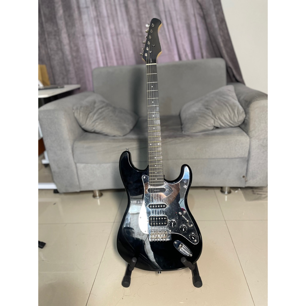 Gitar Elektrik Donner DST-200 Black Upgrade Seymour Duncan Hot Rails Fullset Modif Mirror Pickguard