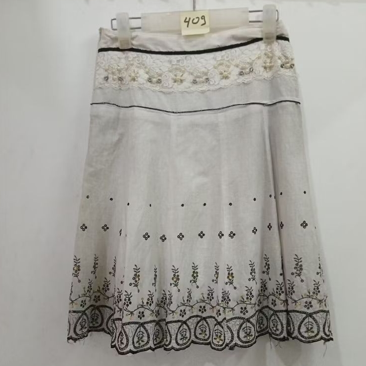(409) ROK WANITA MOTIF BORDIR WARNA PUTIH