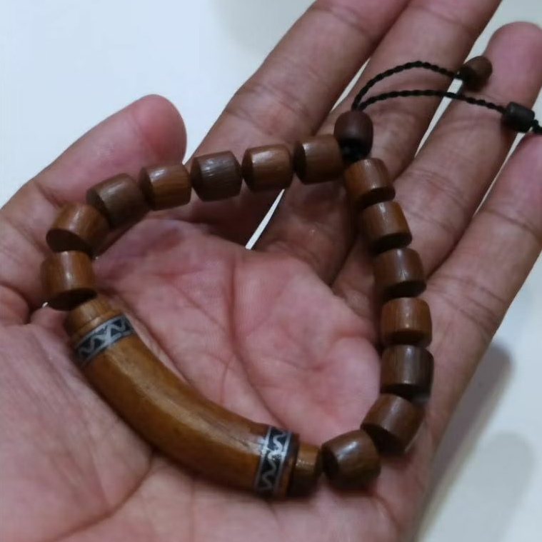Gelang kayu ulin timbul