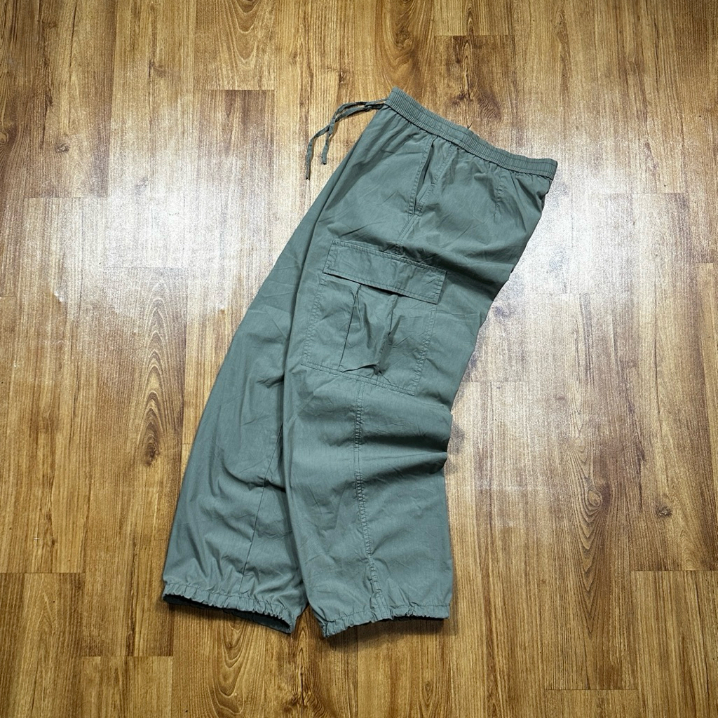 UNIQLO EASY WIDE FIT CARGO PANTS
