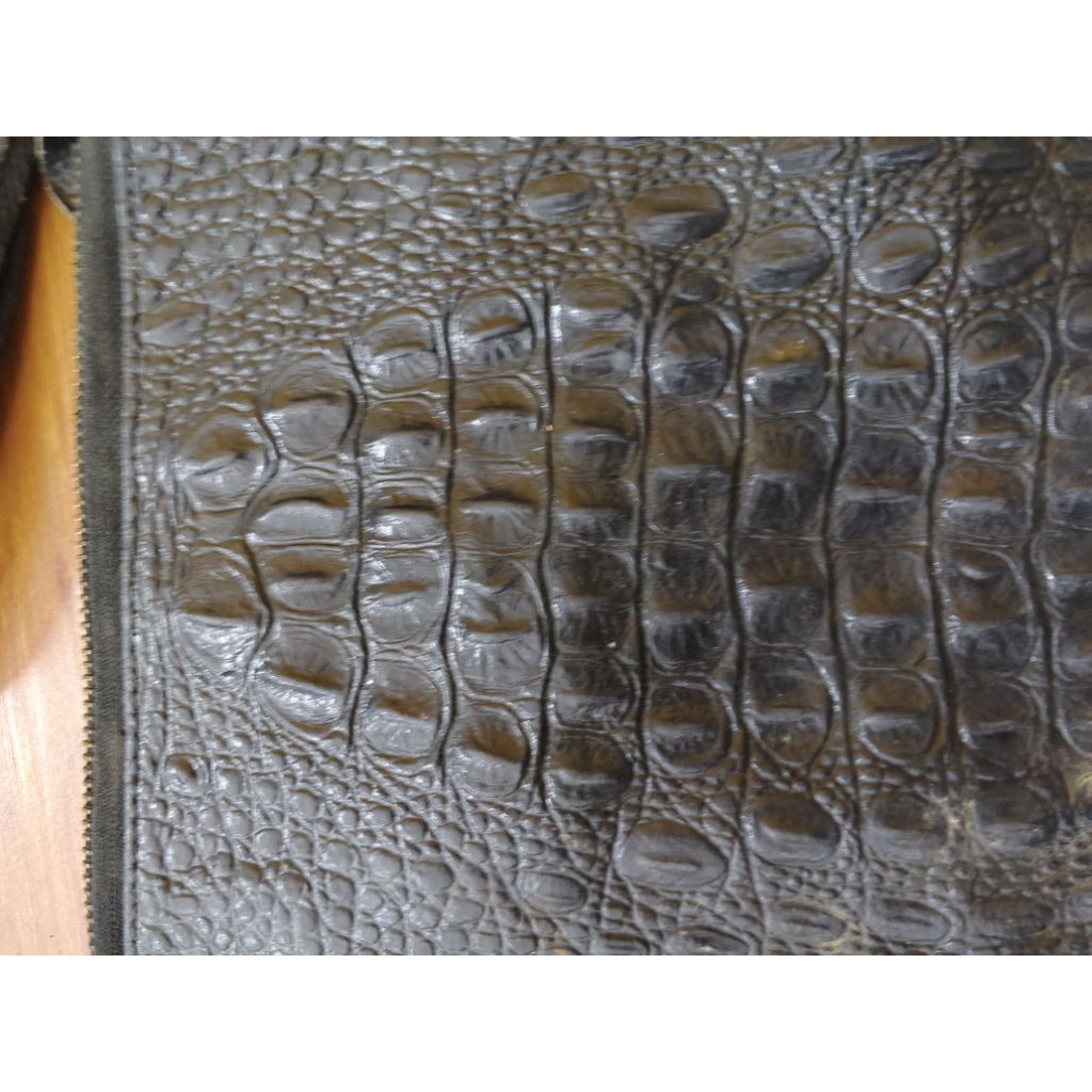 Clutch & pouch kulit hitam motif buaya (Preloved)