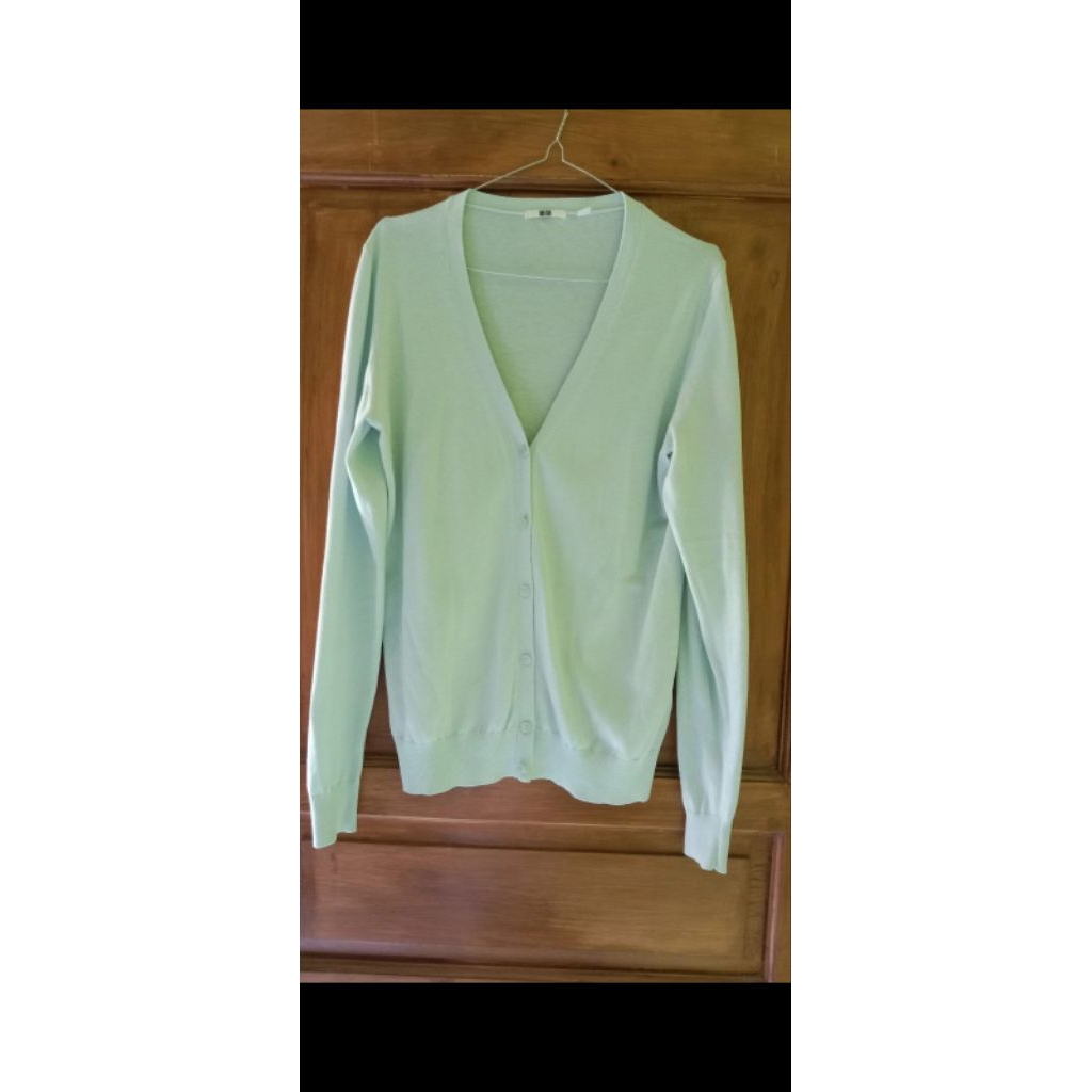 cardigan v neck uniqlo