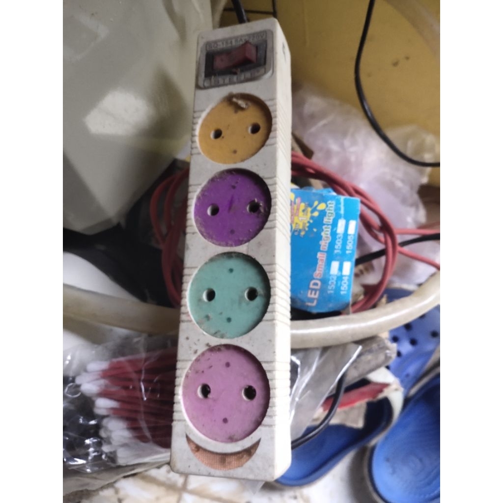 colokan listrik / terminal listrik