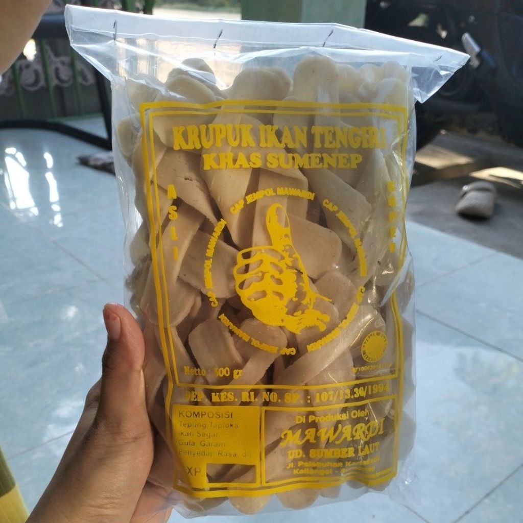 Kerupuk ikan tengiri khas Sumenep bentuk kepang berat 500 grm
