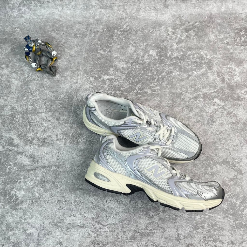 New Balance 530 Silver