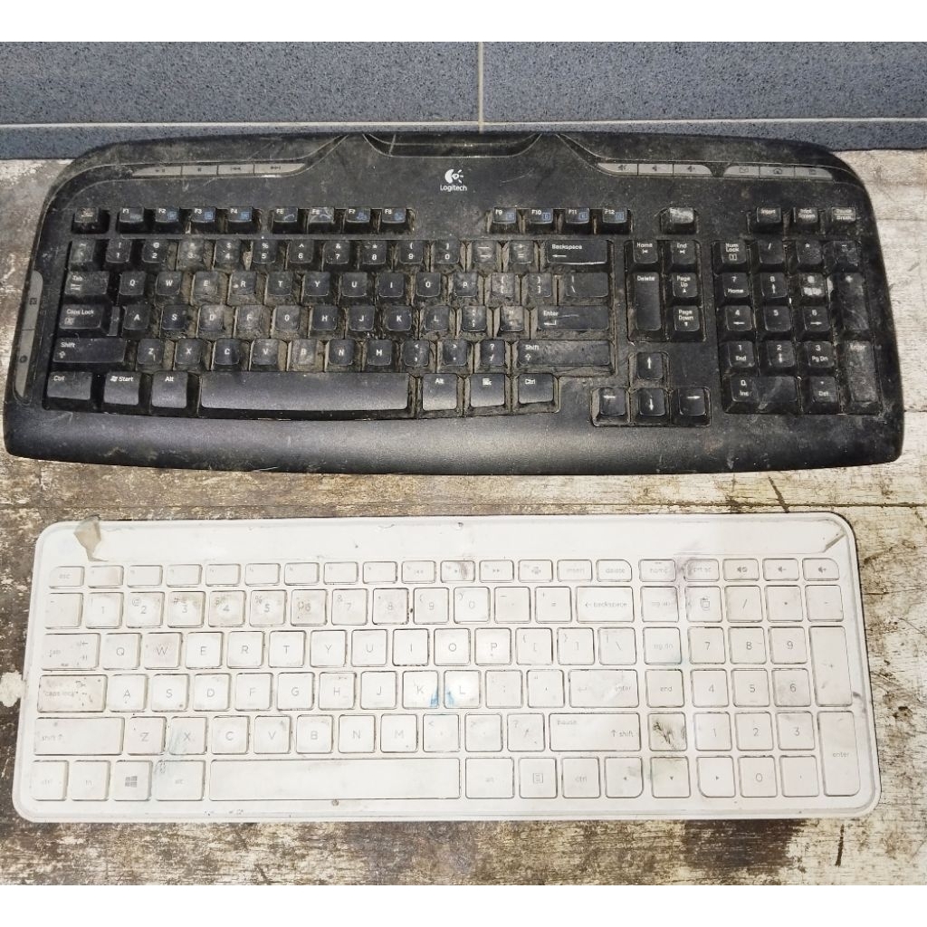 lot 2pcs keyboard komputer jadul hp & Logitech, gambling