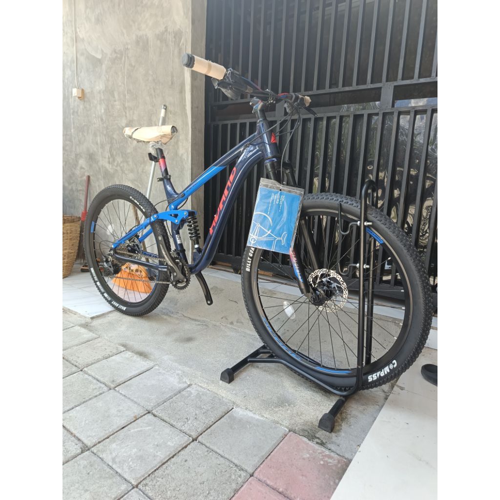 United Avand AlderShot M/27.5 rd shimano deore 10speed