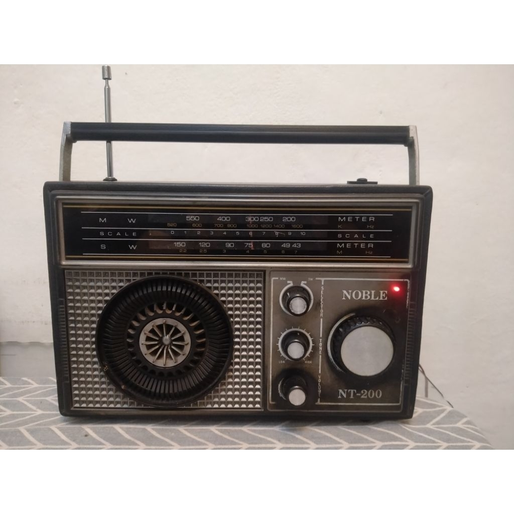 Radio jadul Noble NT-200 nyala sudah FM