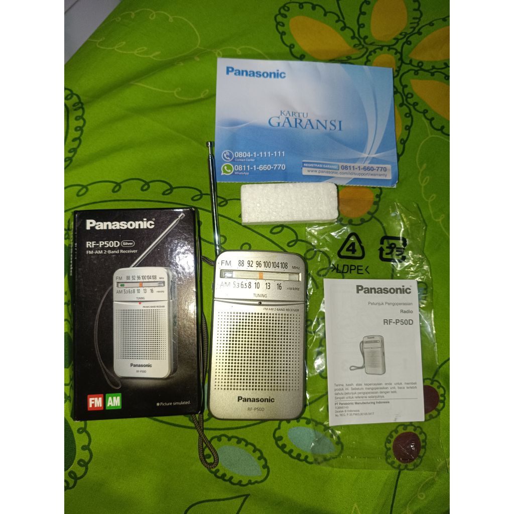 radio am/fm Panasonic RF-P50D baterai AA bekas normal