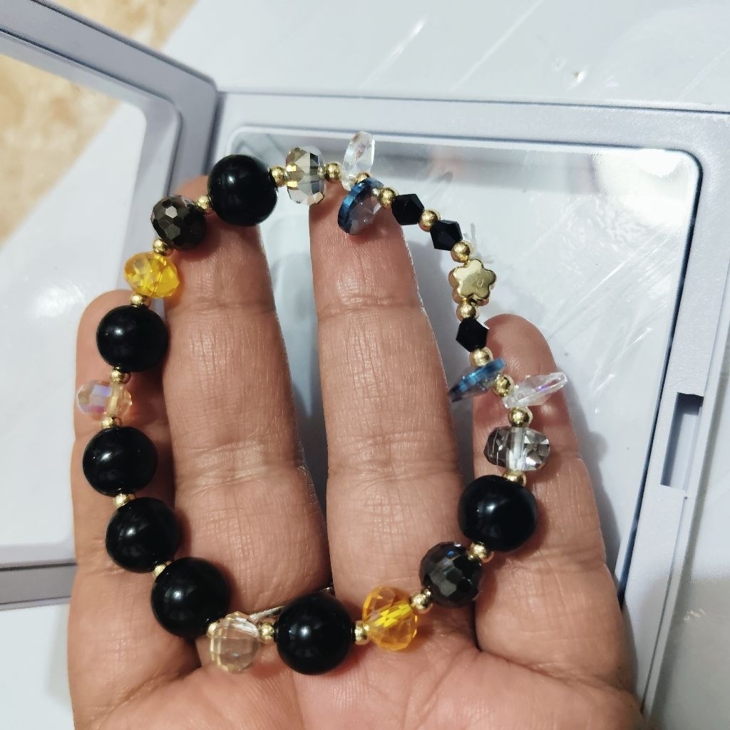 gelang batu hitam kristal estetik