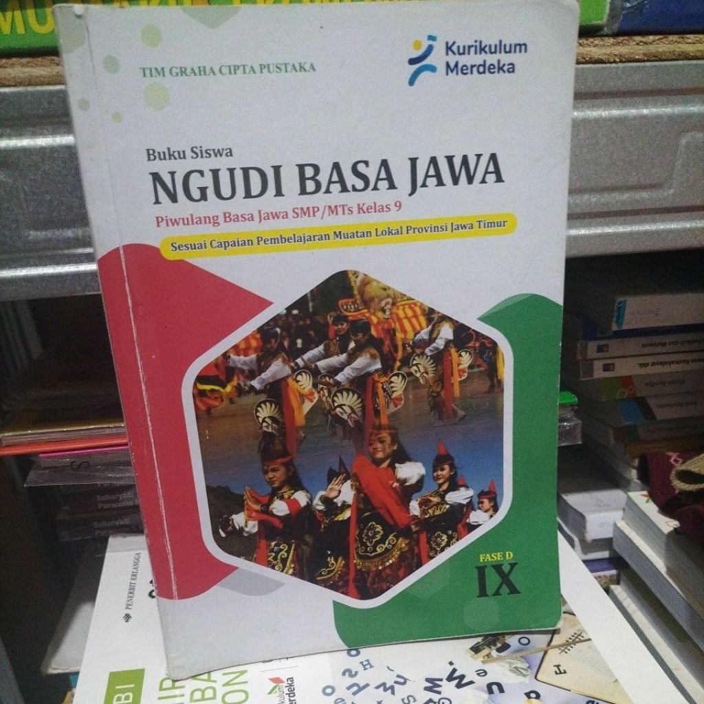 Buku siswa Ngudi Basa Jawa SMP kelas 9