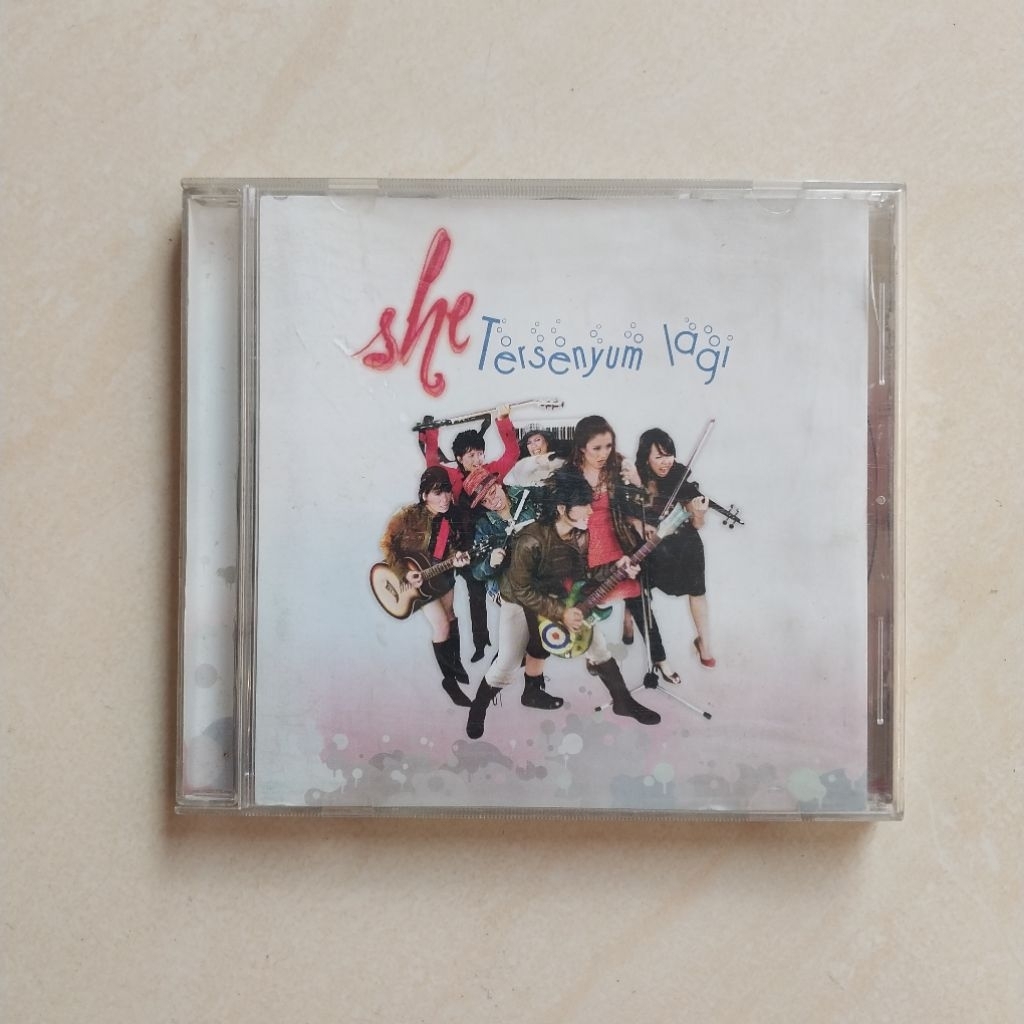 CD SHE ALBUM TERSENYUM LAGI