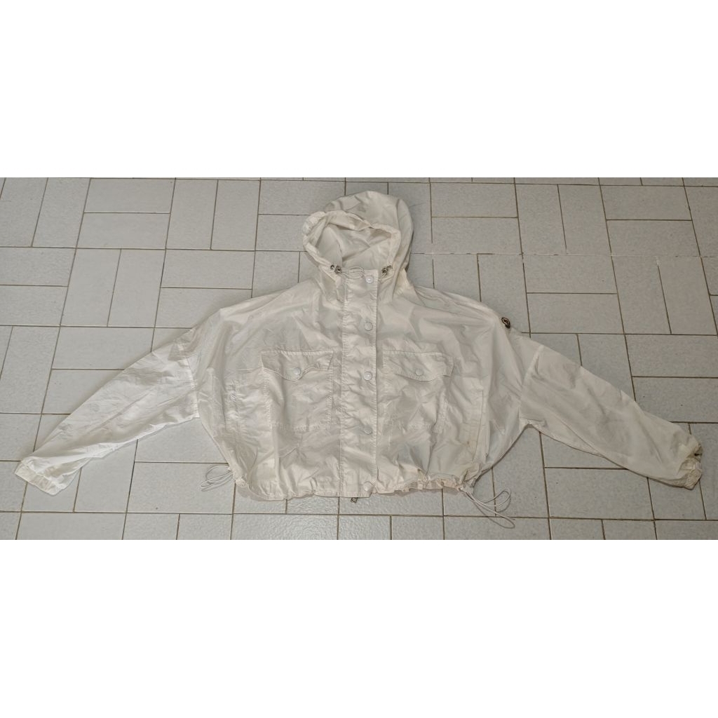 Jaket Sport Casual Nylon Moncler Crop Oversize Broken White