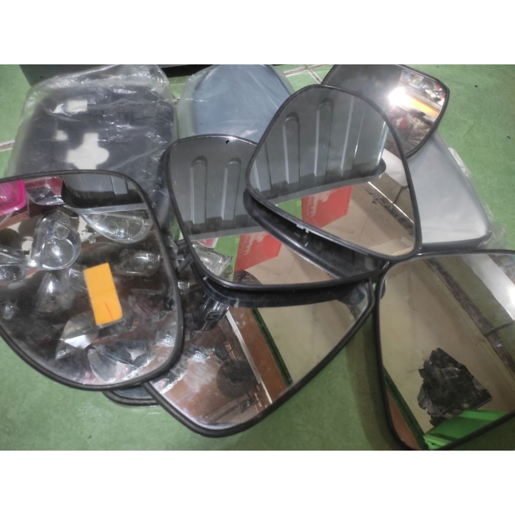 kaca spion etios liva 2013