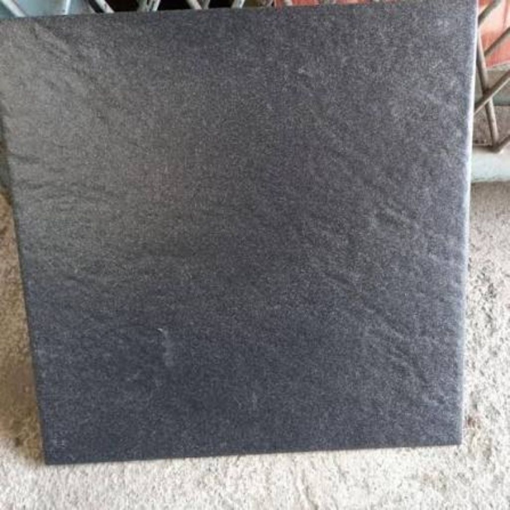 KERAMIK UKURAN 40X40 MOTIF HITAM KULIT JERUK