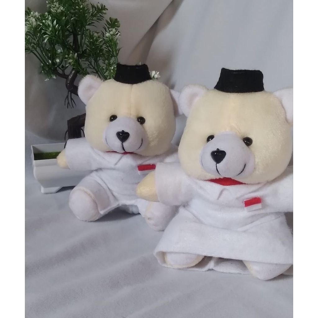 boneka beruang duduk// Paskibra laki-laki