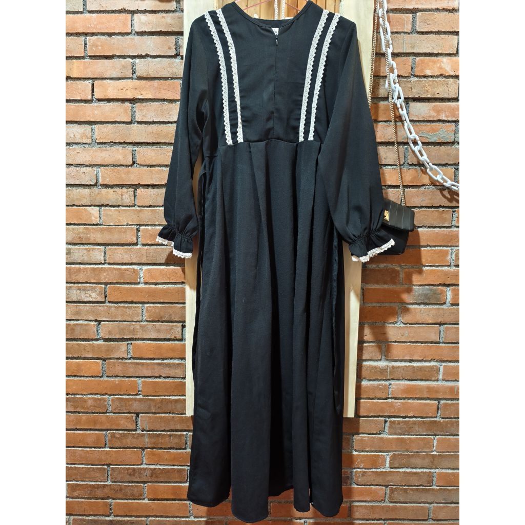 gamis hitam brand Sabina by selly