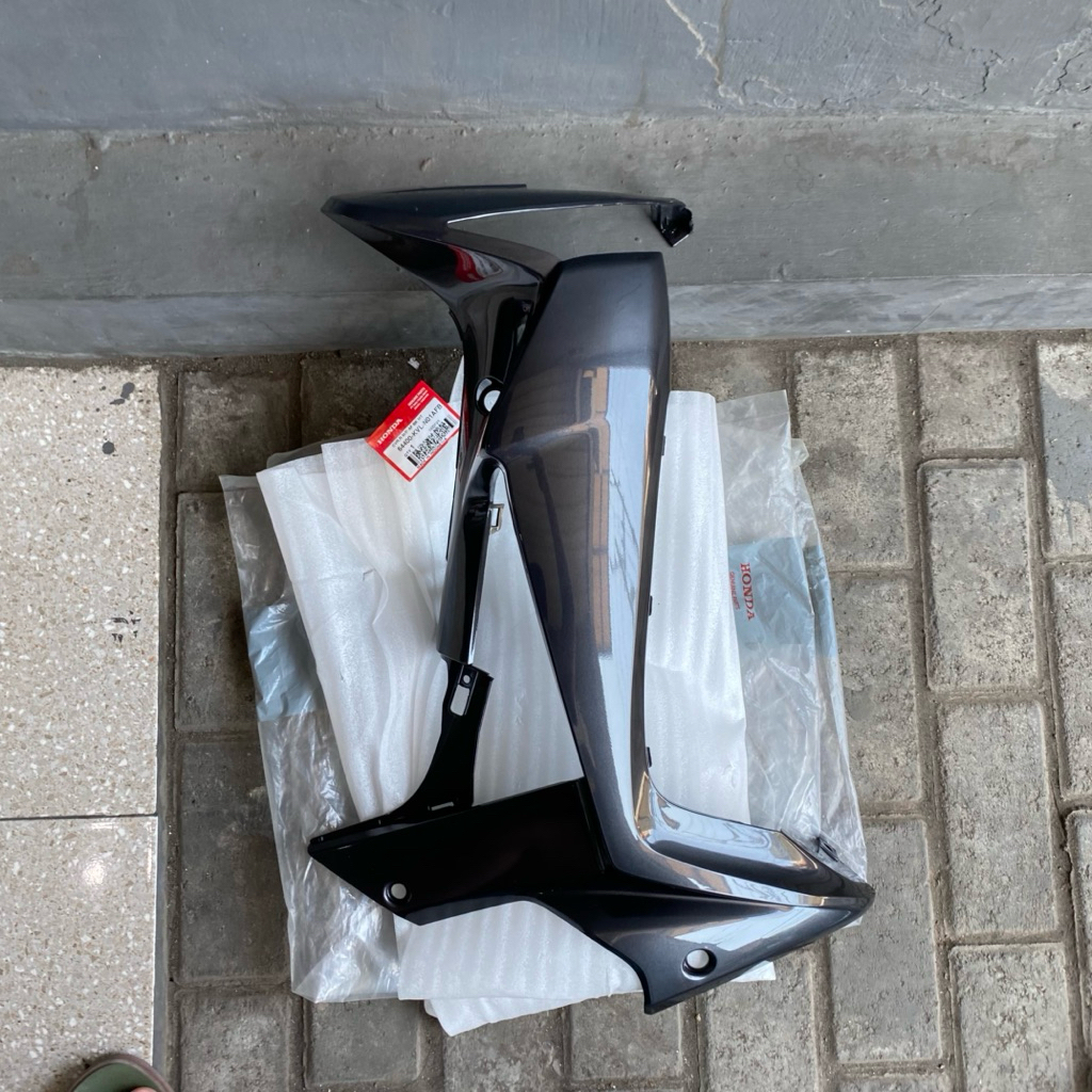 SAYAP DALAM SUPRA X125 NEW BATMAN KANAN HITAM ABU ABU 64400 KVL N01AFB ORIGINAL AHM