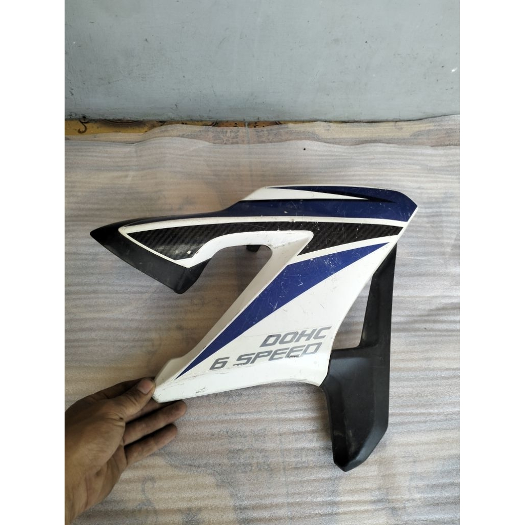 Sayap tangki kanan honda CB150R  Cb 150 R old original