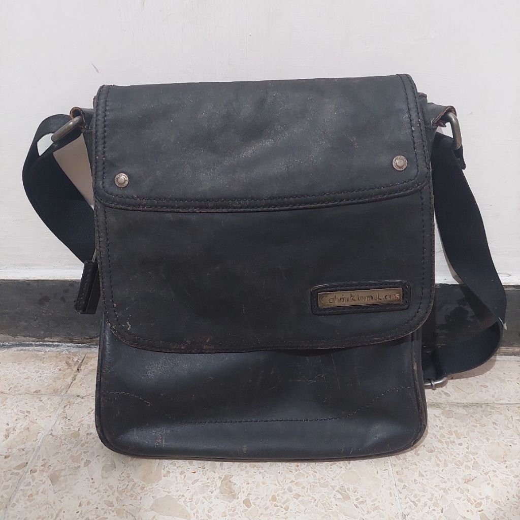 Preloved Tas Pria Original Calvin Kleins Jeans Hitam kulit Sapi Asli