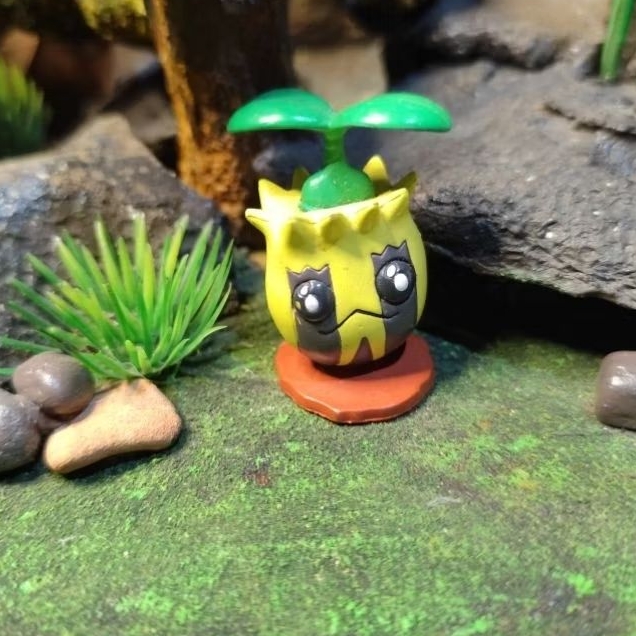 pokemon figure - sunkern - Tomy