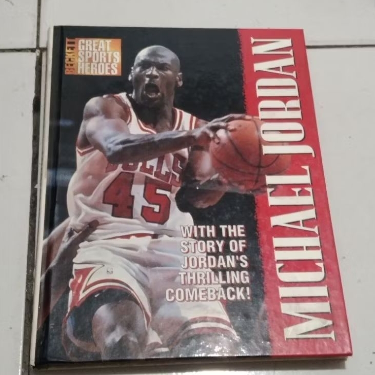 BUKU MICHAEL JORDAN WITH THE STORY OF JORDAN'S THRILLING COMEBACK