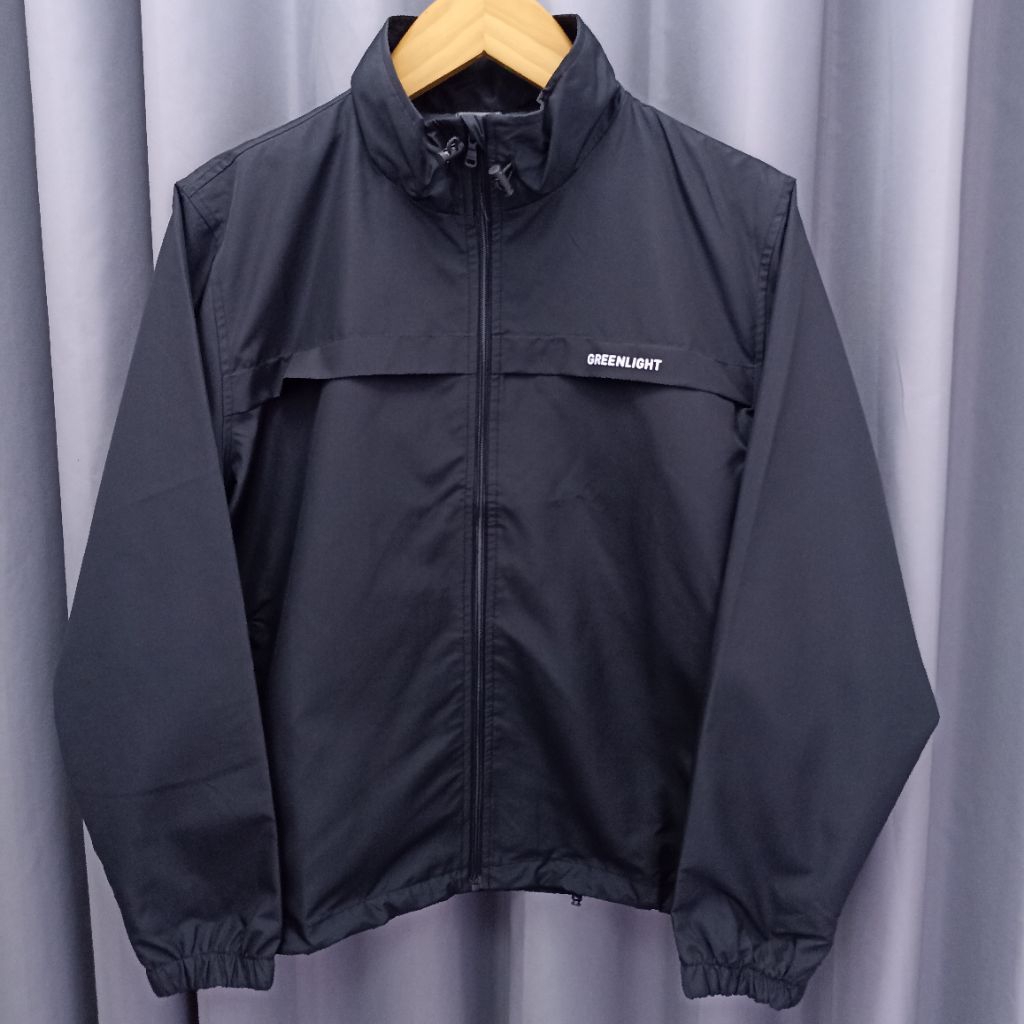 GREENLIGHT - JAKET PARASUT / WINDBREAKER PRIA REGULAR FIT ORIGINAL GREENLIGHT