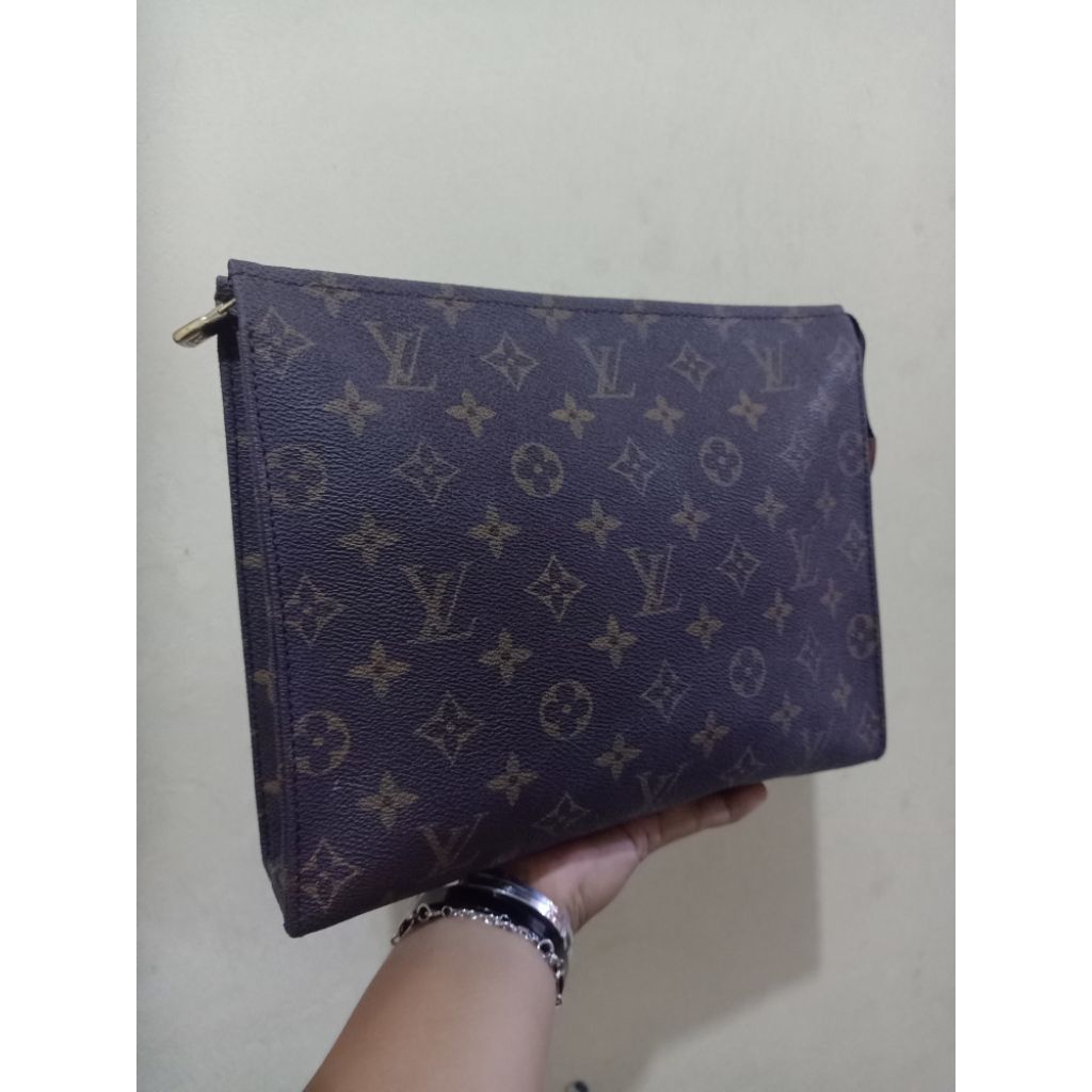 LV Toiletry Pouch Monogram 2016 Preloved