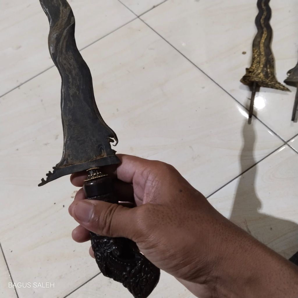 KERIS BUNTEL MAYIT WINGIT