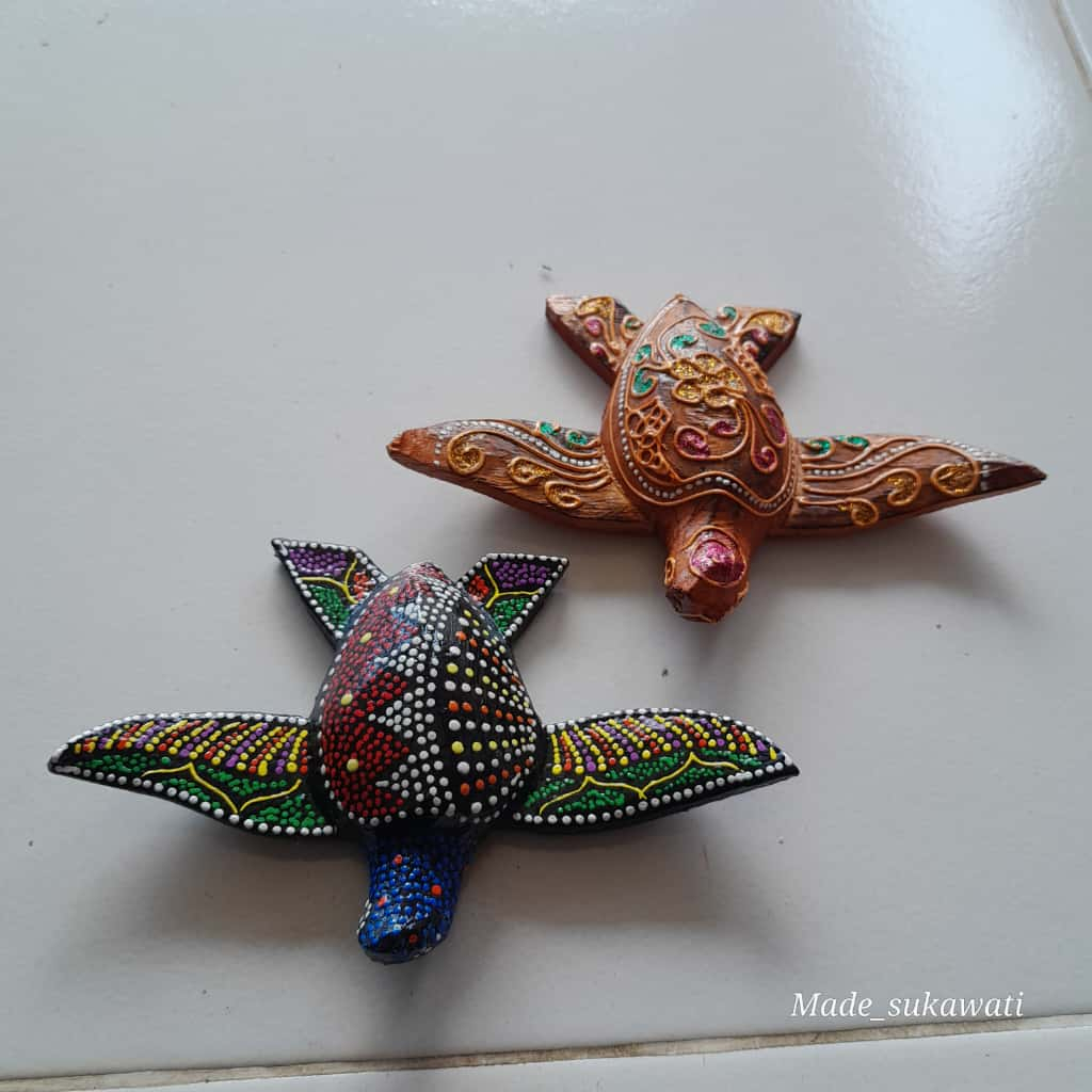 Hiasan patung Kura kura penyu terbang lukis Tutul Bunga kerajinan tangan handmade Bali