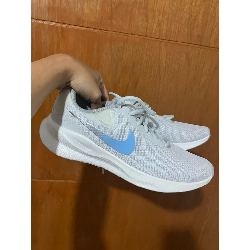 Nike Shoes Running Women Preloved Size 40 w nike revolution 7
