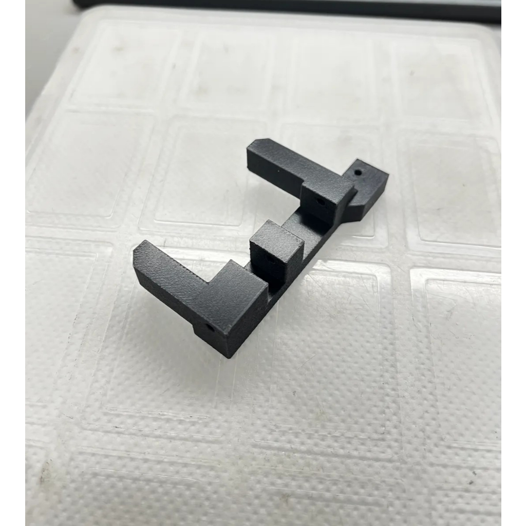 Dudukan servo TRX4. Servo support for TRX 4 at the bridge. Added the fourth link. ------ TAG: cetak 