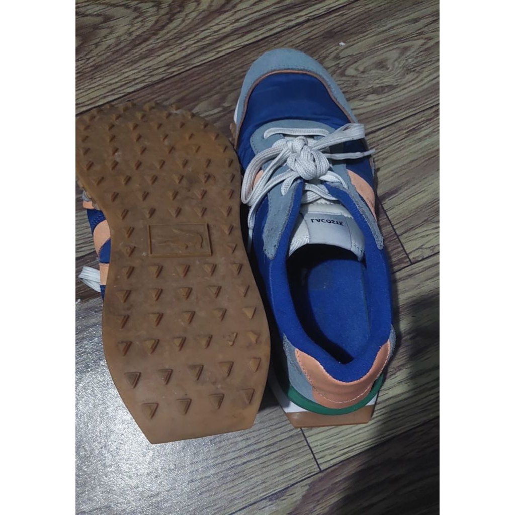 Sepatu running Lacoste