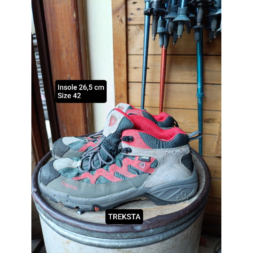 sepatu gunung second treksta size 42