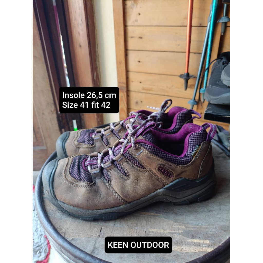 sepatu gunung second keen size 42