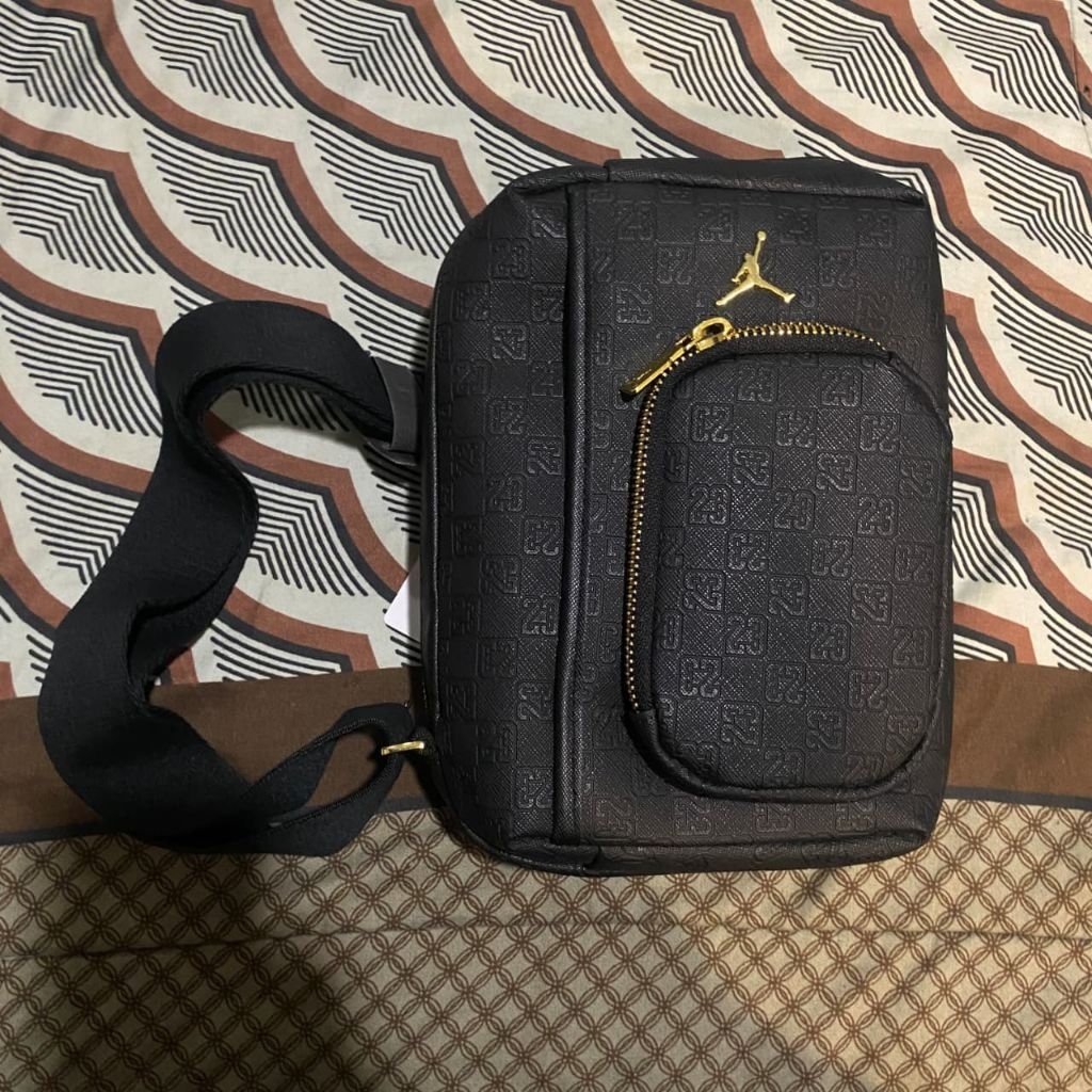 Air Jordan Monogram Sling Bag Faux leather Black Gold / Tas Original