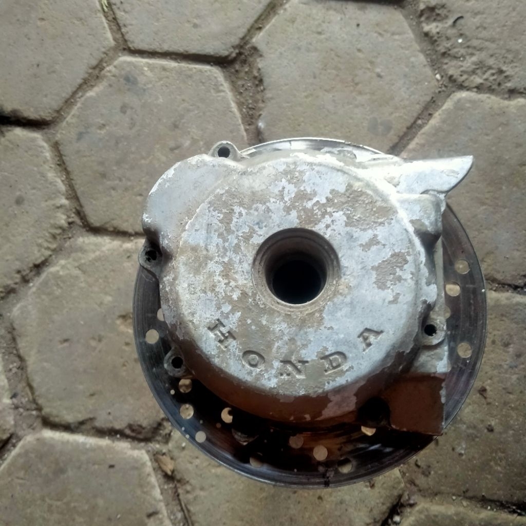 TUTUP MAGHNIT BAK DUDUKAN SPUL BLOCK COVER MAHNET HONDA MEGA PRO LAMA HIU ENGKEL ORIGINAL