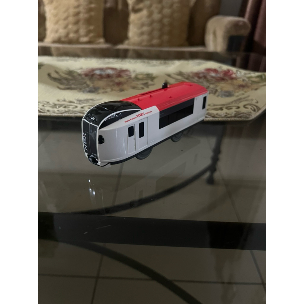 (takara tomy) kereta (tidak bermesin)