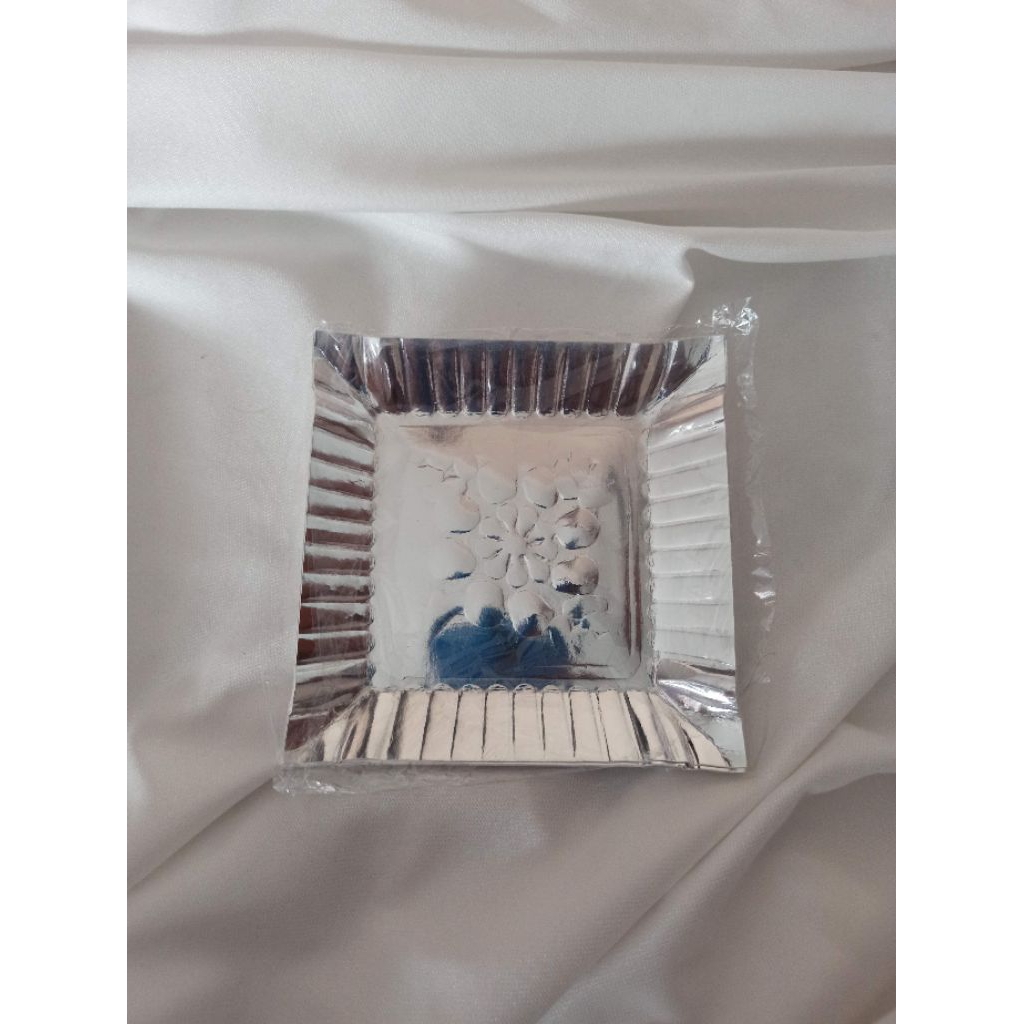 Piring Kertas Persegi isi 10 pcs / Piring Kertas Cantik Isi 10 / Piring Kue atau Buah