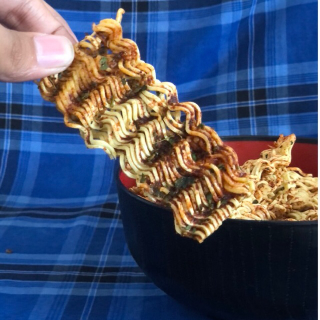 Mie kering pedas daun jeruk snack pedas daun jeruk