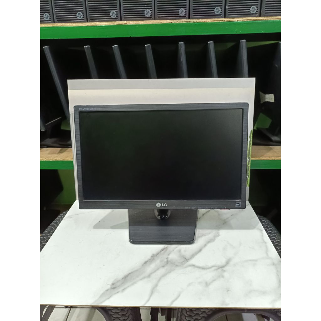 LG Monitor 19 Inch Slot VGA dengan Adaptor Kualitas Terbaik untuk Komputer Anda