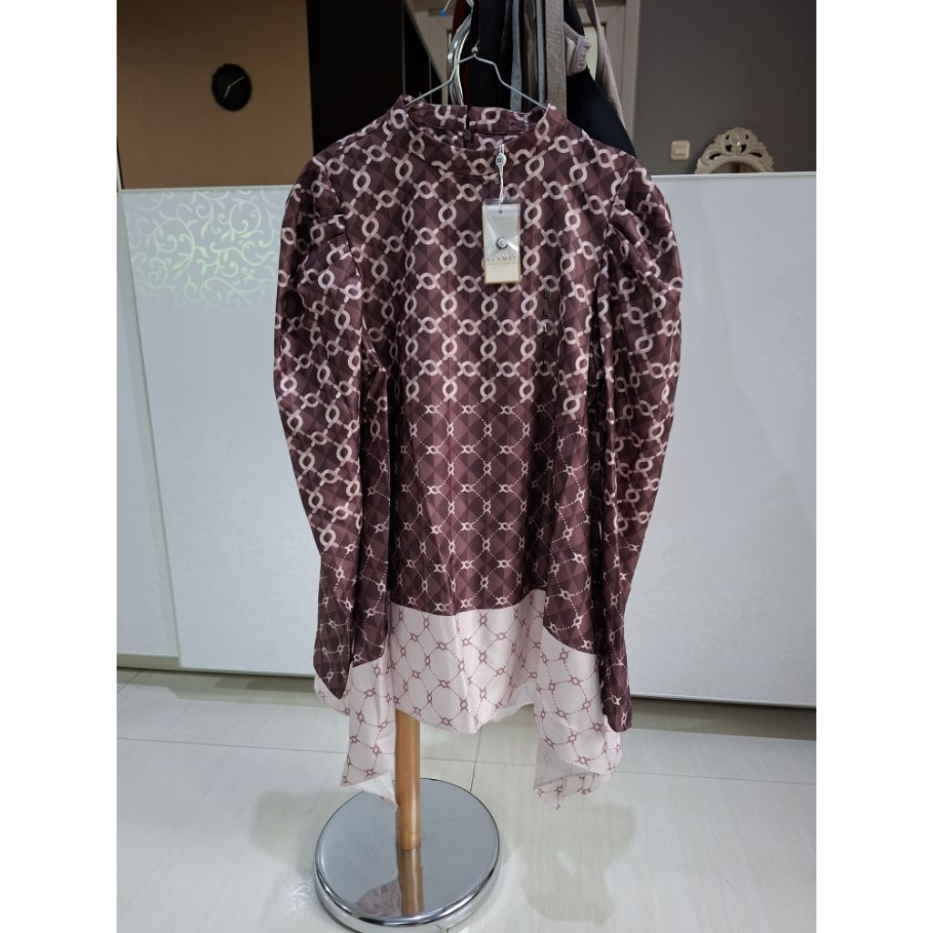 calya blouse size L wearing klamby