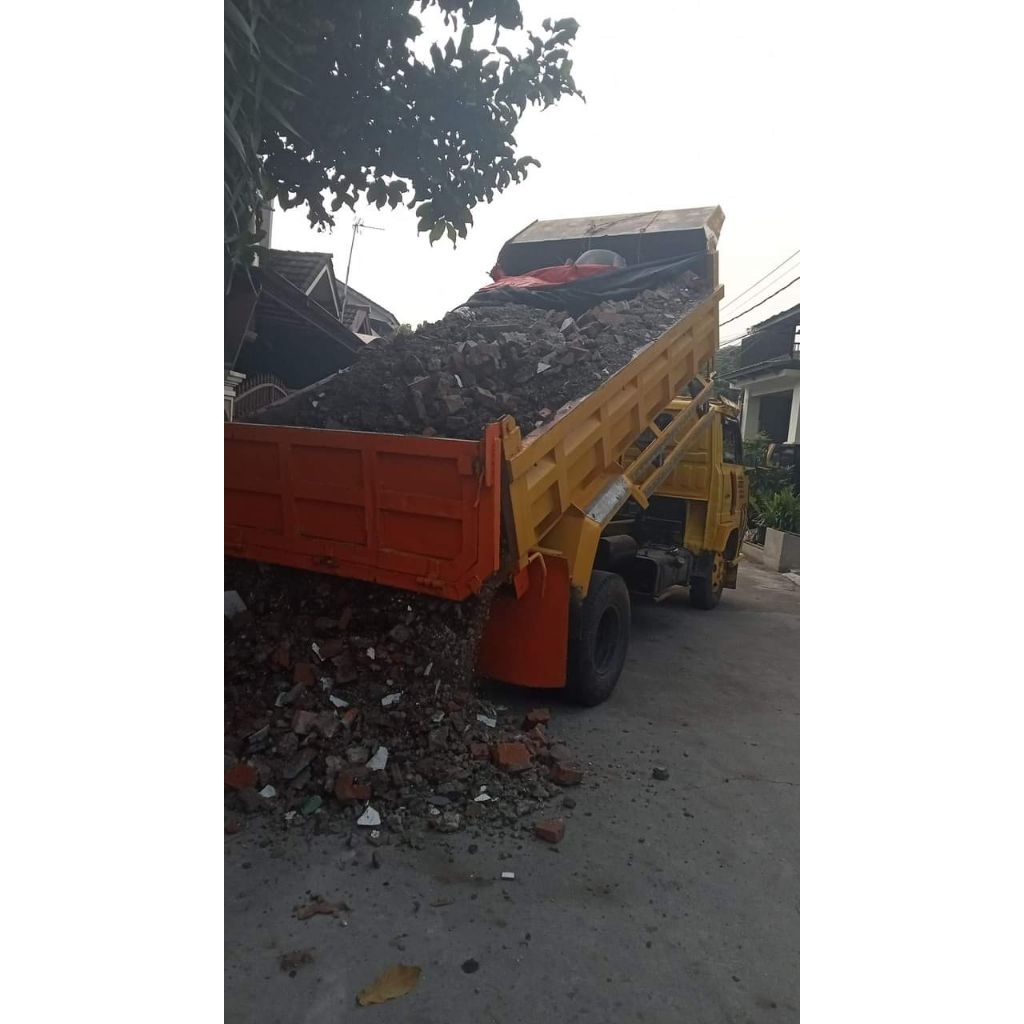 urukan puing bangunan jakarta