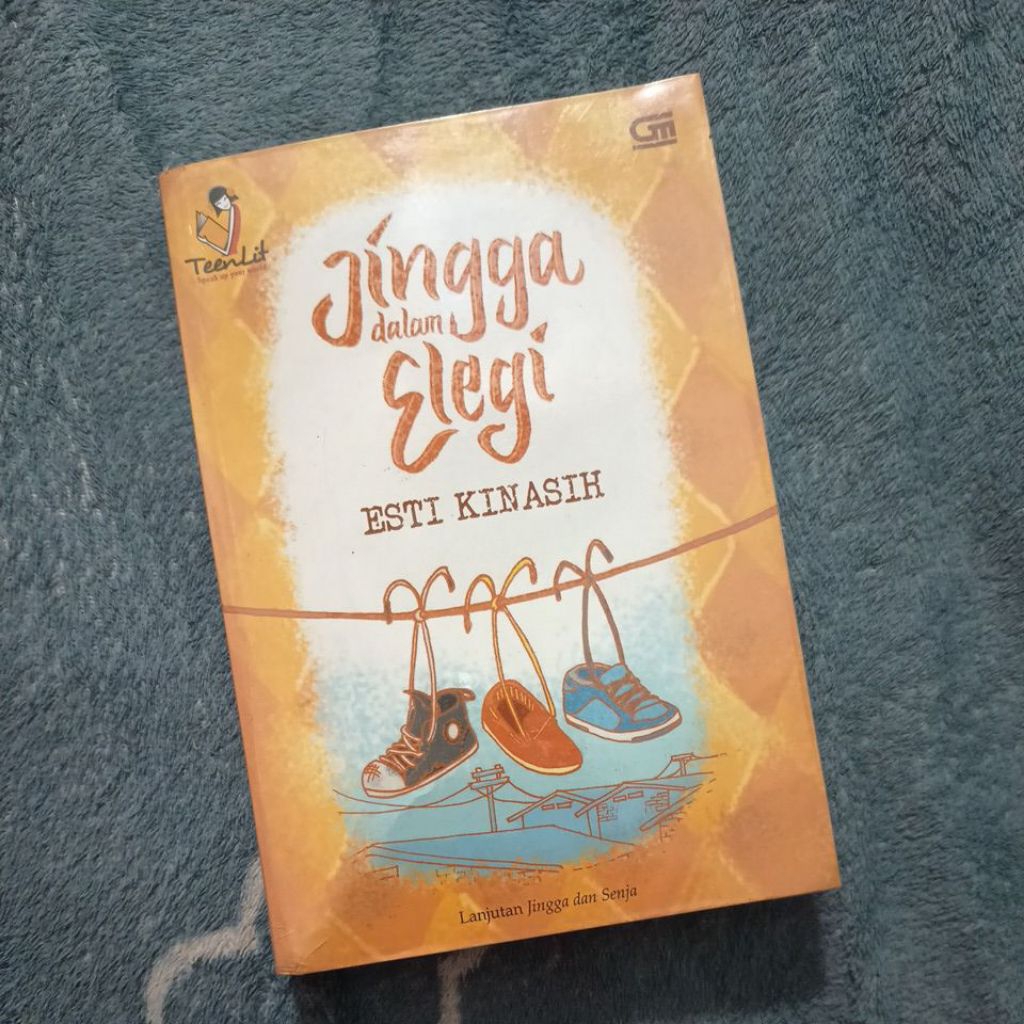 Jingga dalam Elegi - Esti Kinasih (Preloved)