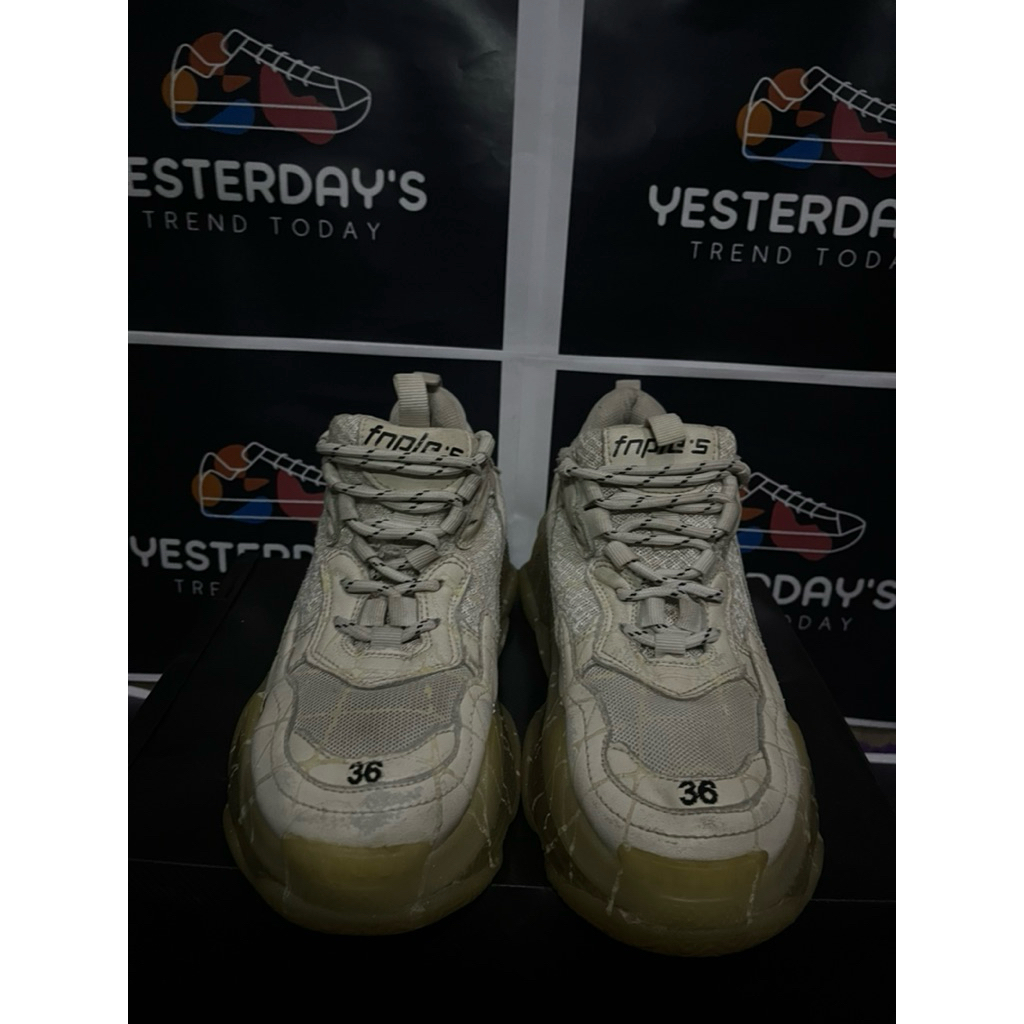 Sepatu Balenciaga Triple S second ori size 36