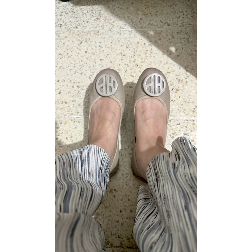 FLAT SHOES HUSH PUPPIES CREAM COLOR ORIGINAL/US7/PRELOVED HUSH PUPPIES