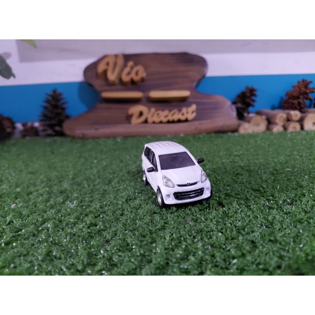Diecast Miniatur Toyota Avanza skala 1:64