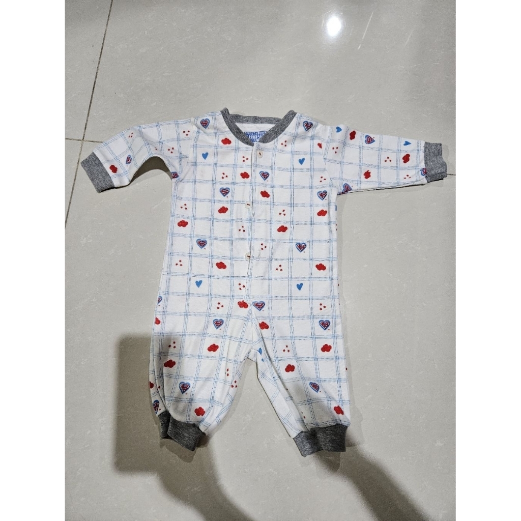 PRELOVED SECOND DC SUPER FRIENDS SUPERMAN BABY SLEEPSUIT BULANAN ONESIE OVERALLS BAJU BAYI JUMPSUITS