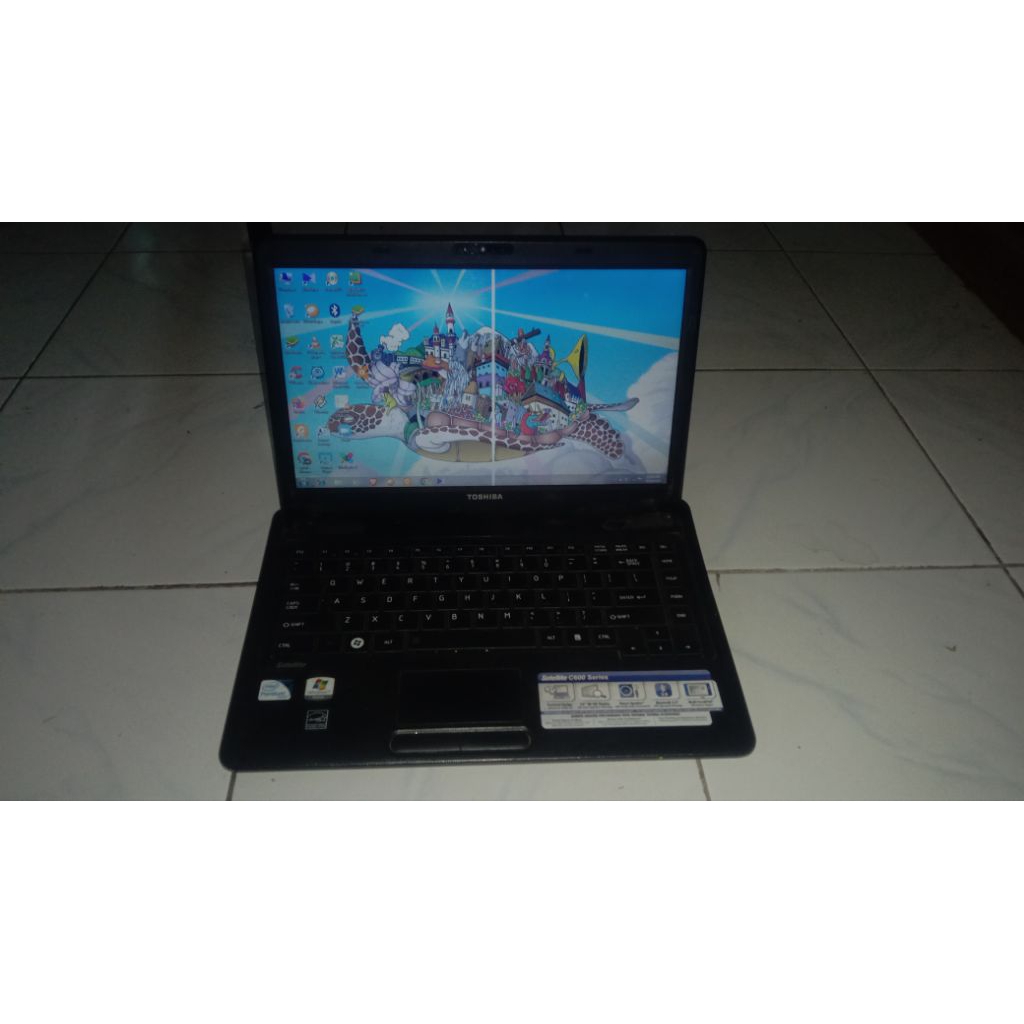 Laptop Toshiba Satellite C605 Bekas Fullset | Minus Garis Layar & Retak Engsel